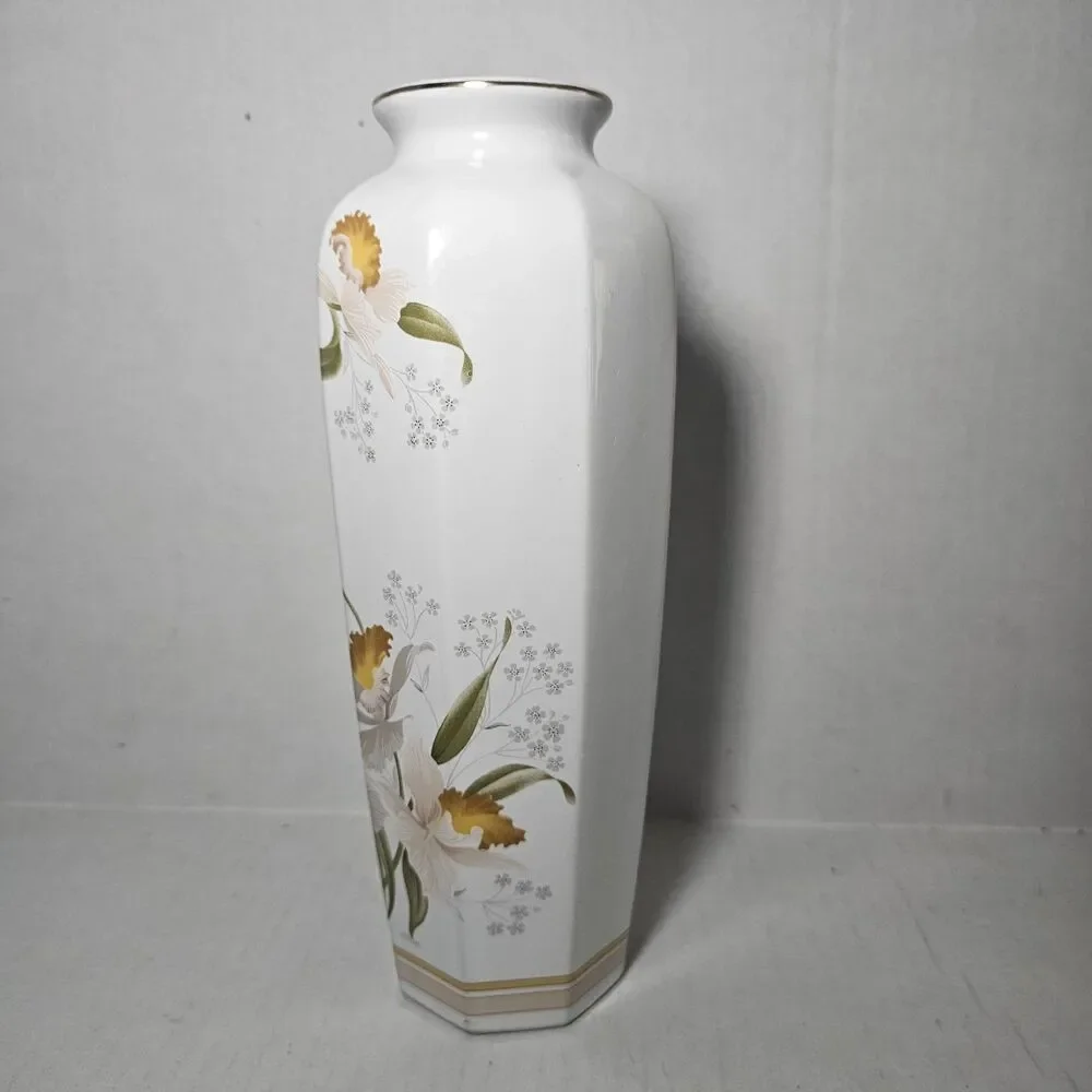 Vintage Ayame Seizan Japan Yellow Iris Flower Vase Japan Gold Rim Hand Painted
